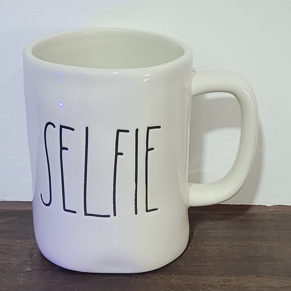 *USED* Rae Dunn 'Selfie' Mug